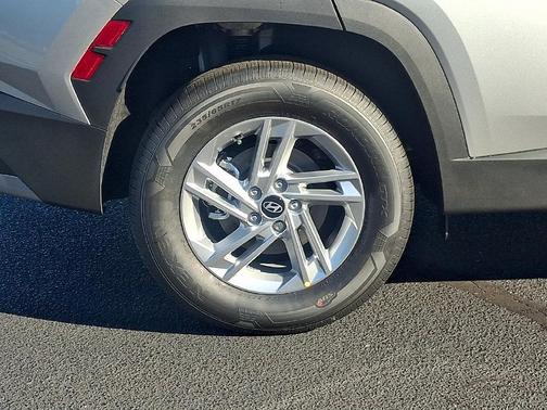 Shimmering Silver 2026 Hyundai TUCSON SE