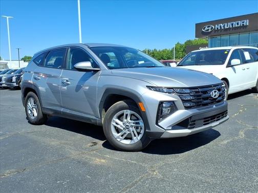 Shimmering Silver 2025 Hyundai TUCSON SE