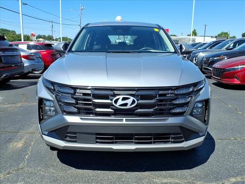 Shimmering Silver 2025 Hyundai TUCSON SE