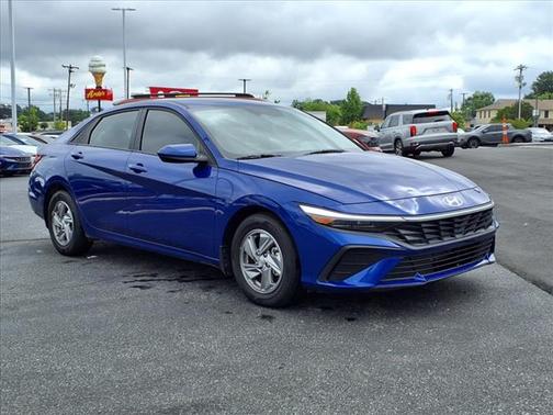 2024 Hyundai ELANTRA SE