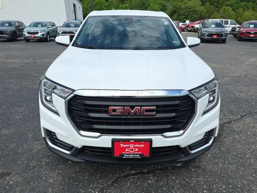 Summit White 2023 GMC Terrain SLE