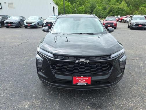 Mosaic Black Metallic 2026 Chevrolet Trax LT