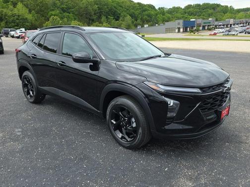 Mosaic Black Metallic 2026 Chevrolet Trax LT