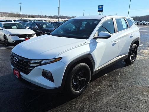 2022 Hyundai TUCSON SE