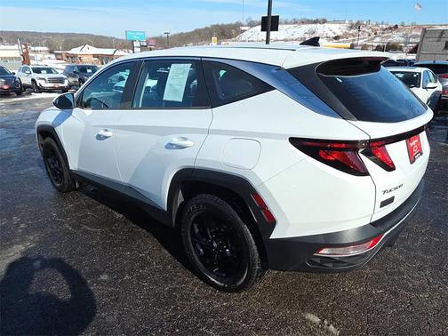 2022 Hyundai TUCSON SE