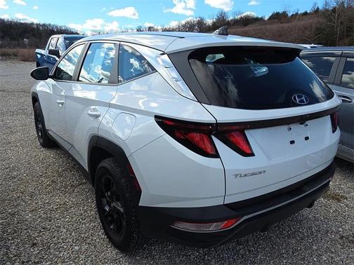 2022 Hyundai TUCSON SE