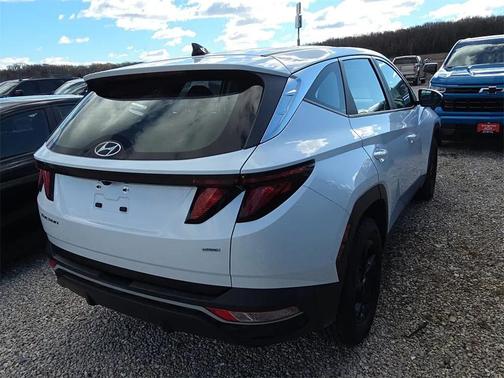 2022 Hyundai TUCSON SE