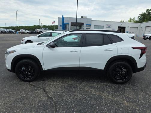 Summit White 2026 Chevrolet Trax LT