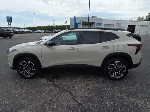 White Sands 2026 Chevrolet Trax FWD 2RS