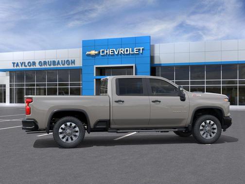 White Sands 2026 Chevrolet Silverado 2500 Custom