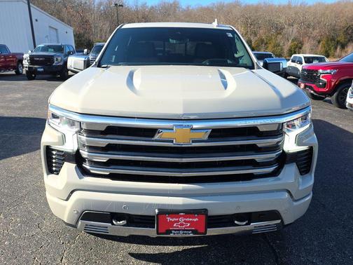 White Sands 2026 Chevrolet Silverado 1500 High Country