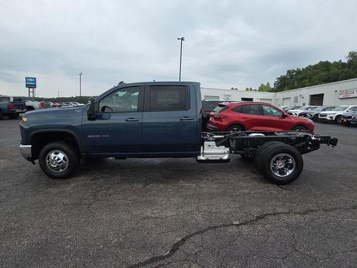 Lakeshore Blue Metallic 2026 Chevrolet Silverado 3500 LT