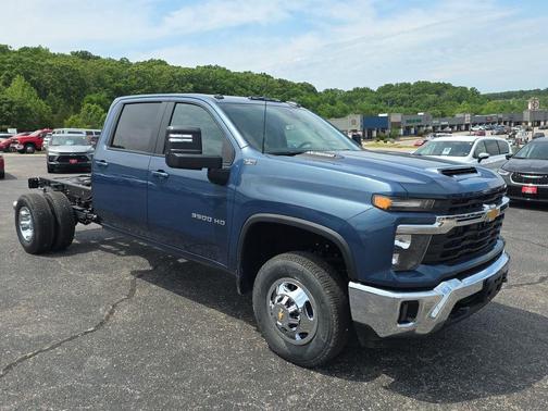 Lakeshore Blue Metallic 2026 Chevrolet Silverado 3500 LT