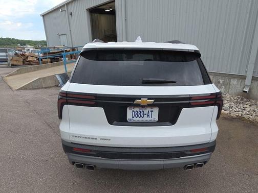 Summit White 2026 Chevrolet Traverse LT