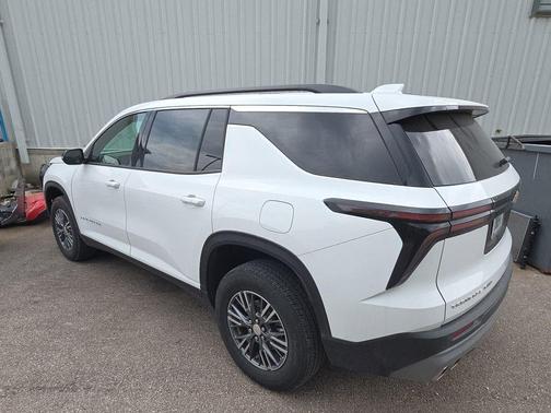 Summit White 2026 Chevrolet Traverse LT