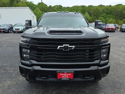 Black 2024 Chevrolet Silverado 2500 Custom