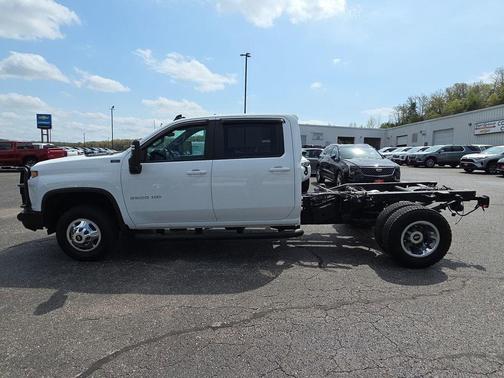 Summit White 2023 Chevrolet Silverado 3500 LT