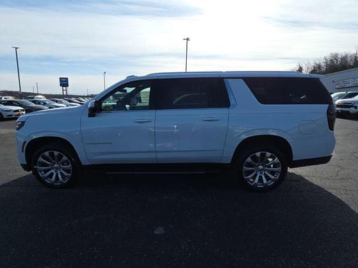 Polar White Tricoat 2026 Chevrolet Suburban Premier