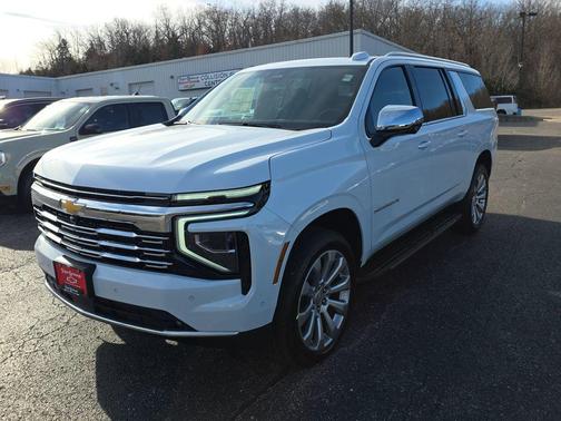 Polar White Tricoat 2026 Chevrolet Suburban Premier