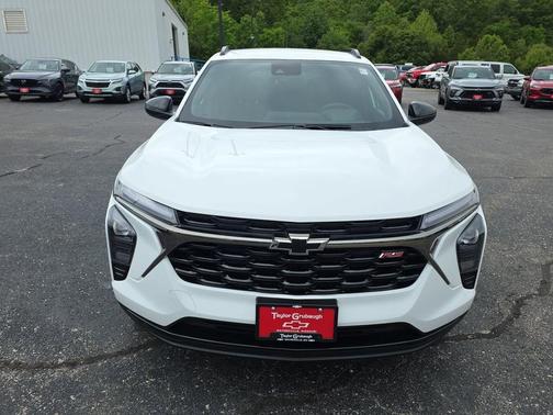 Summit White 2026 Chevrolet Trax FWD 2RS
