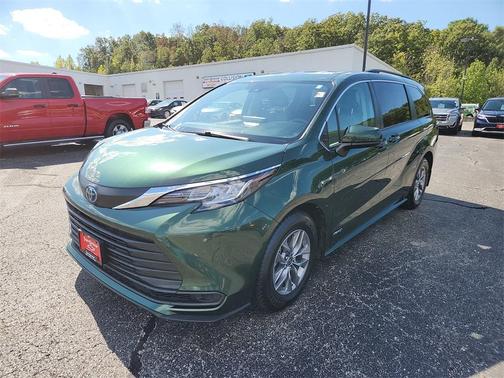 2021 Toyota Sienna LE