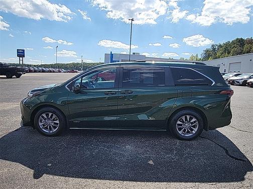2021 Toyota Sienna LE