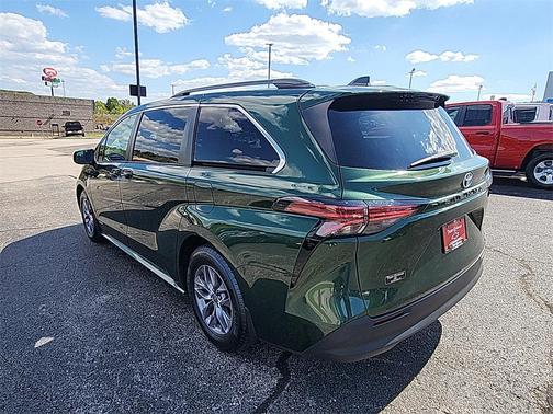 2021 Toyota Sienna LE