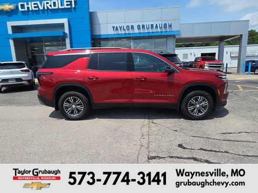 Radiant Red Tintcoat 2026 Chevrolet Traverse LT