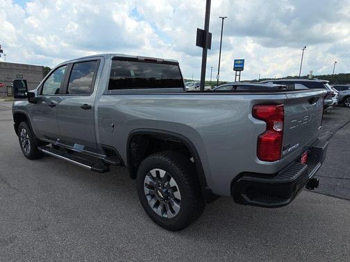 Sterling Gray Metallic 2026 Chevrolet Silverado 2500 Custom