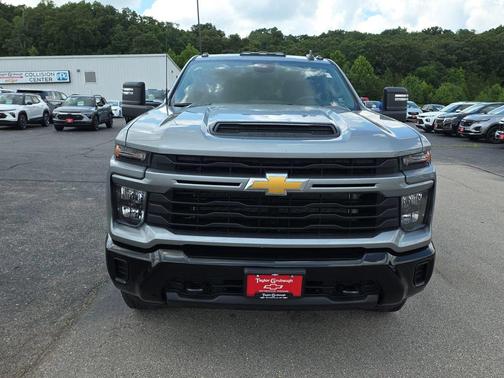 Sterling Gray Metallic 2026 Chevrolet Silverado 2500 Custom