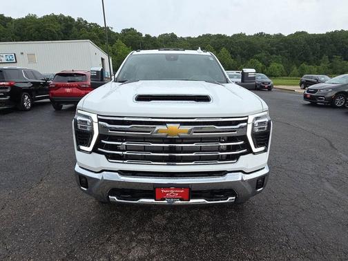 Summit White 2026 Chevrolet Silverado 3500 LTZ