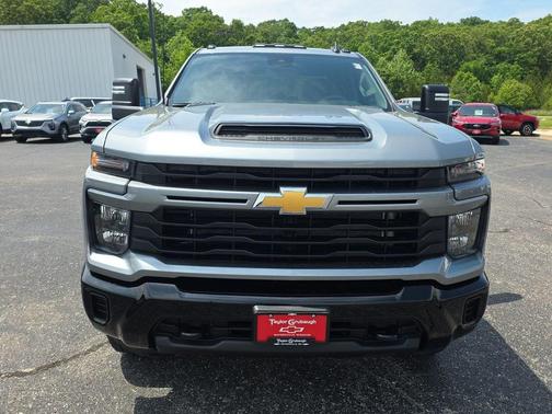 Sterling Gray Metallic 2026 Chevrolet Silverado 2500 Custom