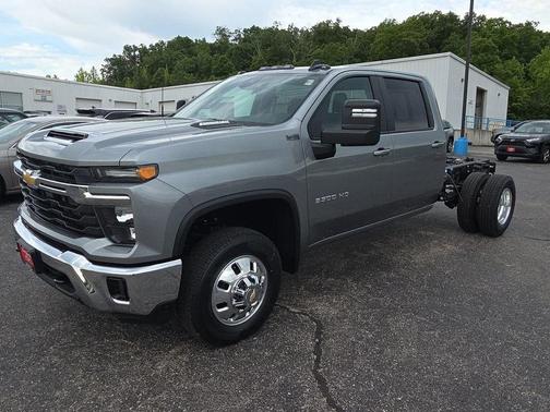 Sterling Gray Metallic 2026 Chevrolet Silverado 3500 LT