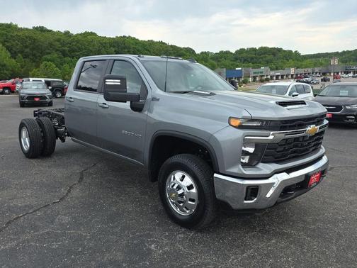 Sterling Gray Metallic 2026 Chevrolet Silverado 3500 LT