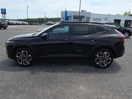 Mosaic Black Metallic 2026 Chevrolet Trax FWD 2RS
