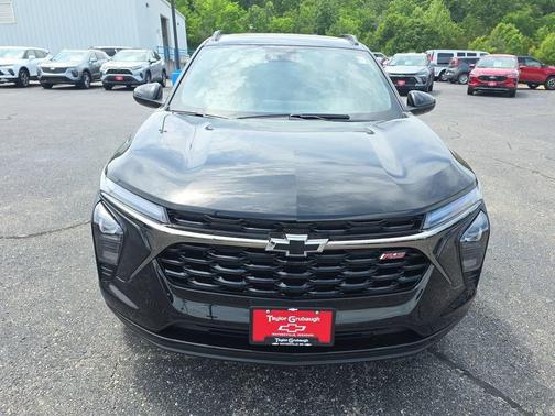 Mosaic Black Metallic 2026 Chevrolet Trax FWD 2RS