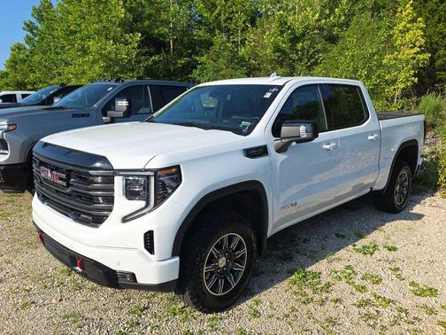 Summit White 2025 GMC Sierra 1500 AT4