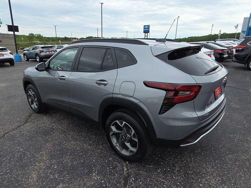 Sterling Gray Metallic 2026 Chevrolet Trax LT