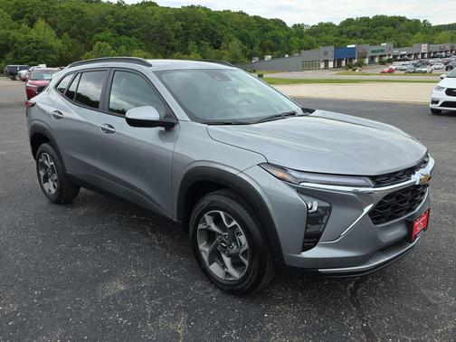 Sterling Gray Metallic 2026 Chevrolet Trax LT