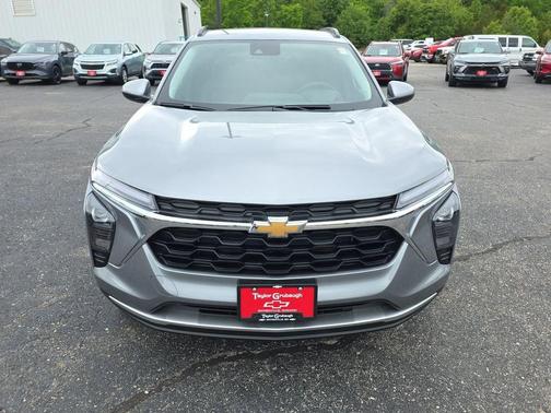 Sterling Gray Metallic 2026 Chevrolet Trax LT