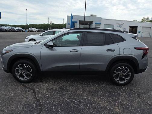 Sterling Gray Metallic 2026 Chevrolet Trax LT