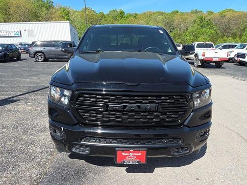 Diamond Black Crystal Pearlcoat 2024 RAM 1500 Big Horn/Lone Star