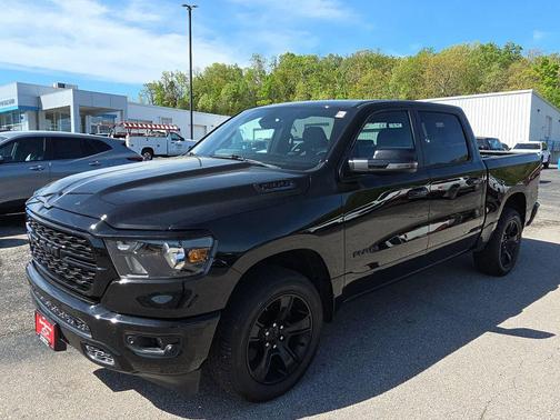Diamond Black Crystal Pearlcoat 2024 RAM 1500 Big Horn/Lone Star