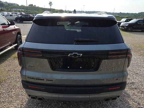 Sterling Gray Metallic 2025 Chevrolet Traverse AWD Z71