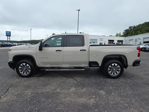 White Sands 2026 Chevrolet Silverado 2500 Custom