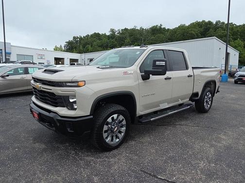 White Sands 2026 Chevrolet Silverado 2500 Custom