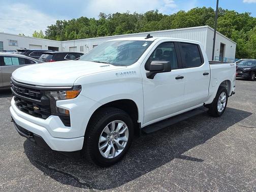 Summit White 2026 Chevrolet Silverado 1500 Custom