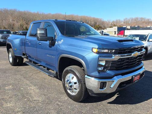 Lakeshore Blue Metallic 2026 Chevrolet Silverado 3500 LT