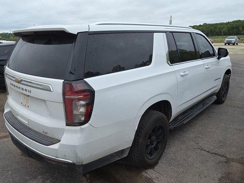 Summit White 2021 Chevrolet Suburban LT
