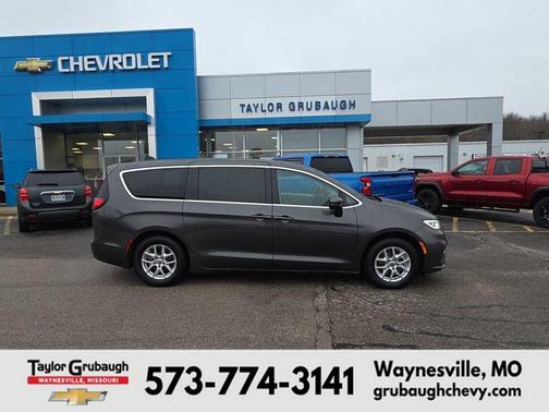 Granite Crystal Metallic Clearcoat 2023 Chrysler Pacifica Touring L